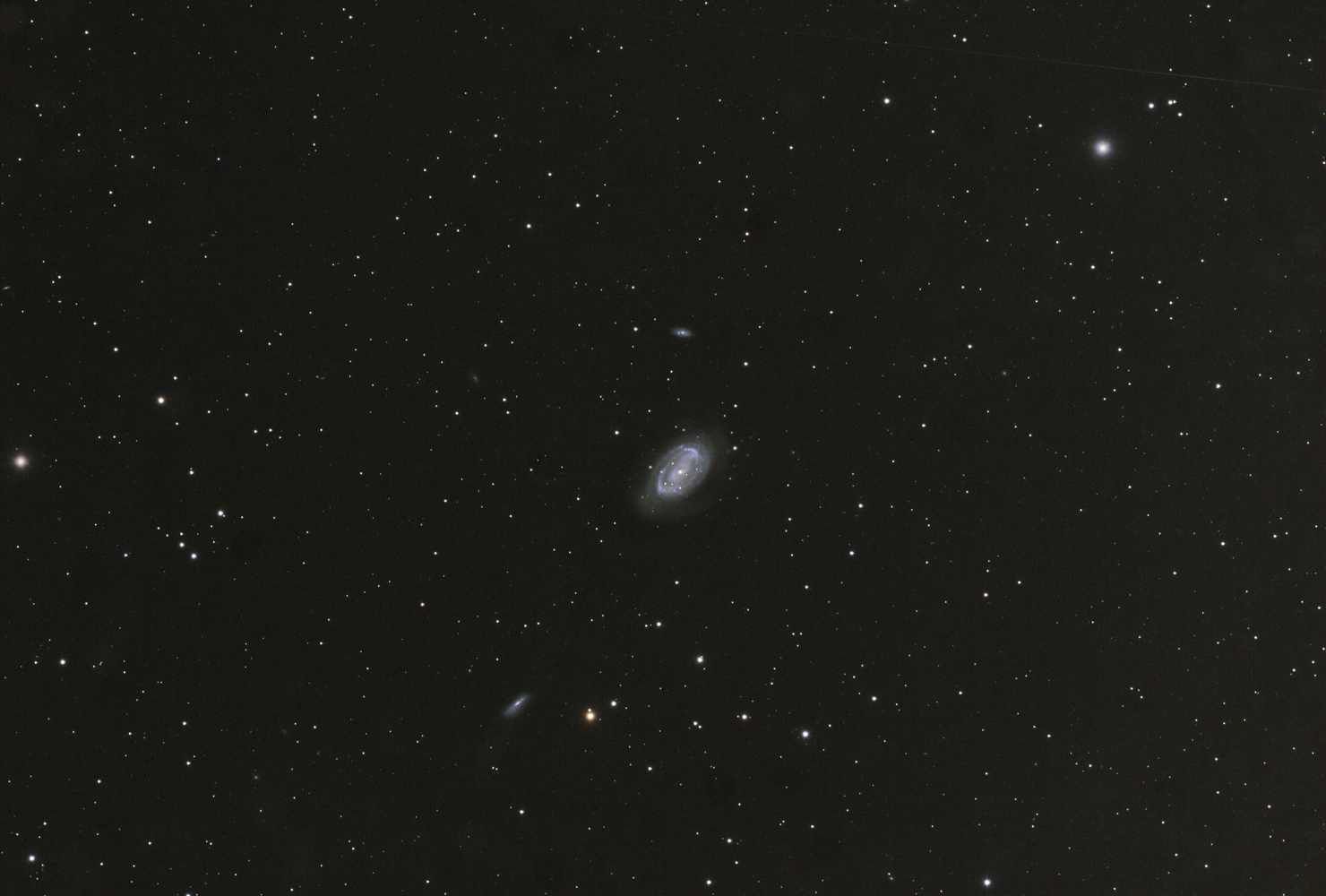 NGC4725