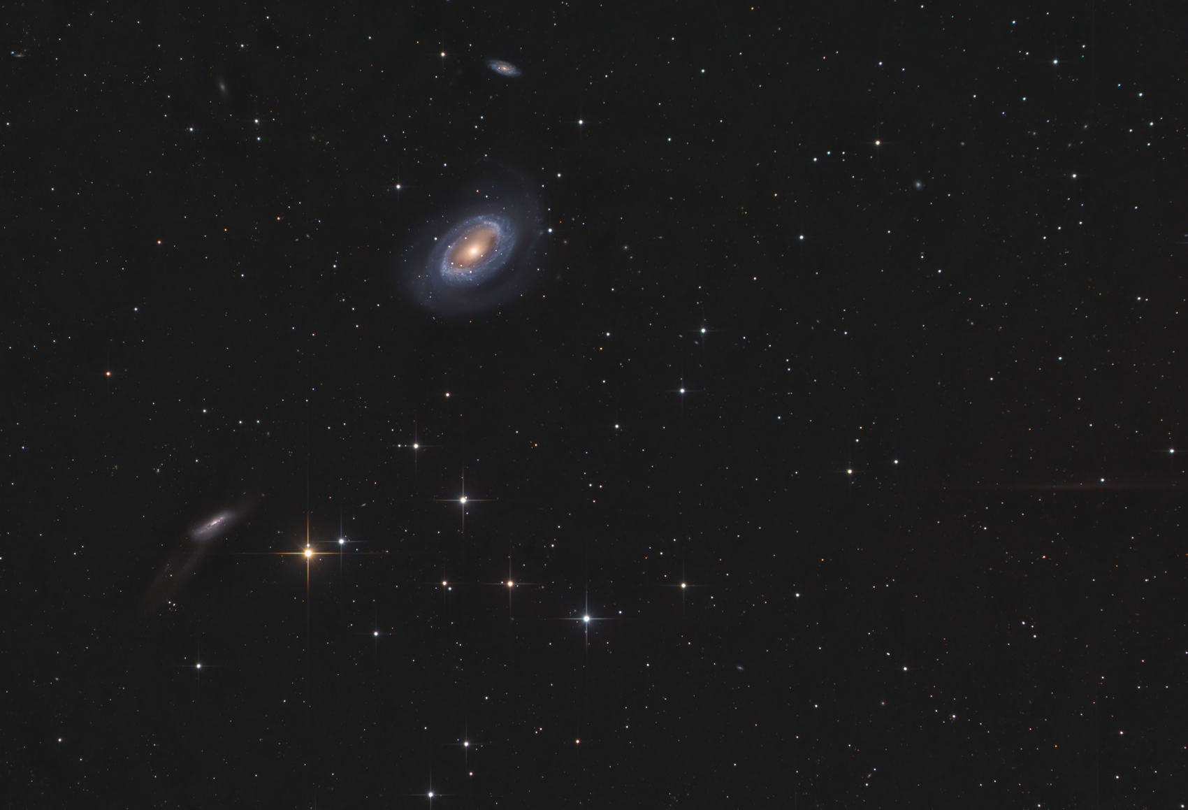 NGC4725